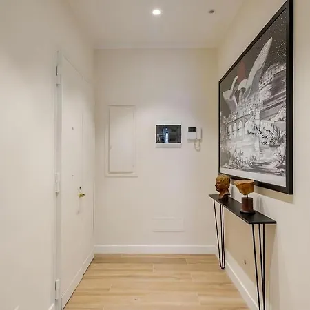 Essence Vaticano E Comfort Rome